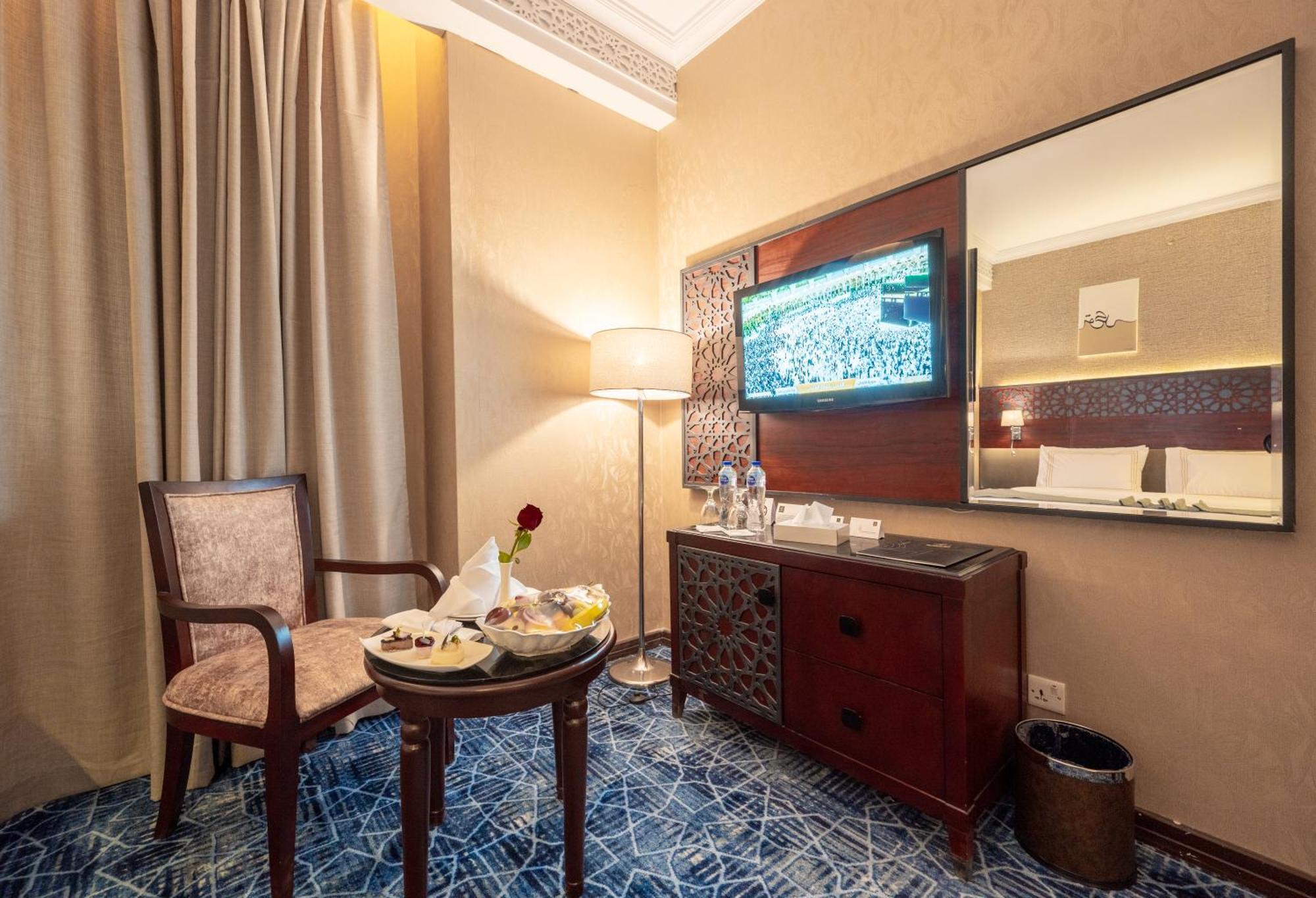 Shaza Regency Plaza Al Madinah Hotel Medina Exterior photo A room at the hotel