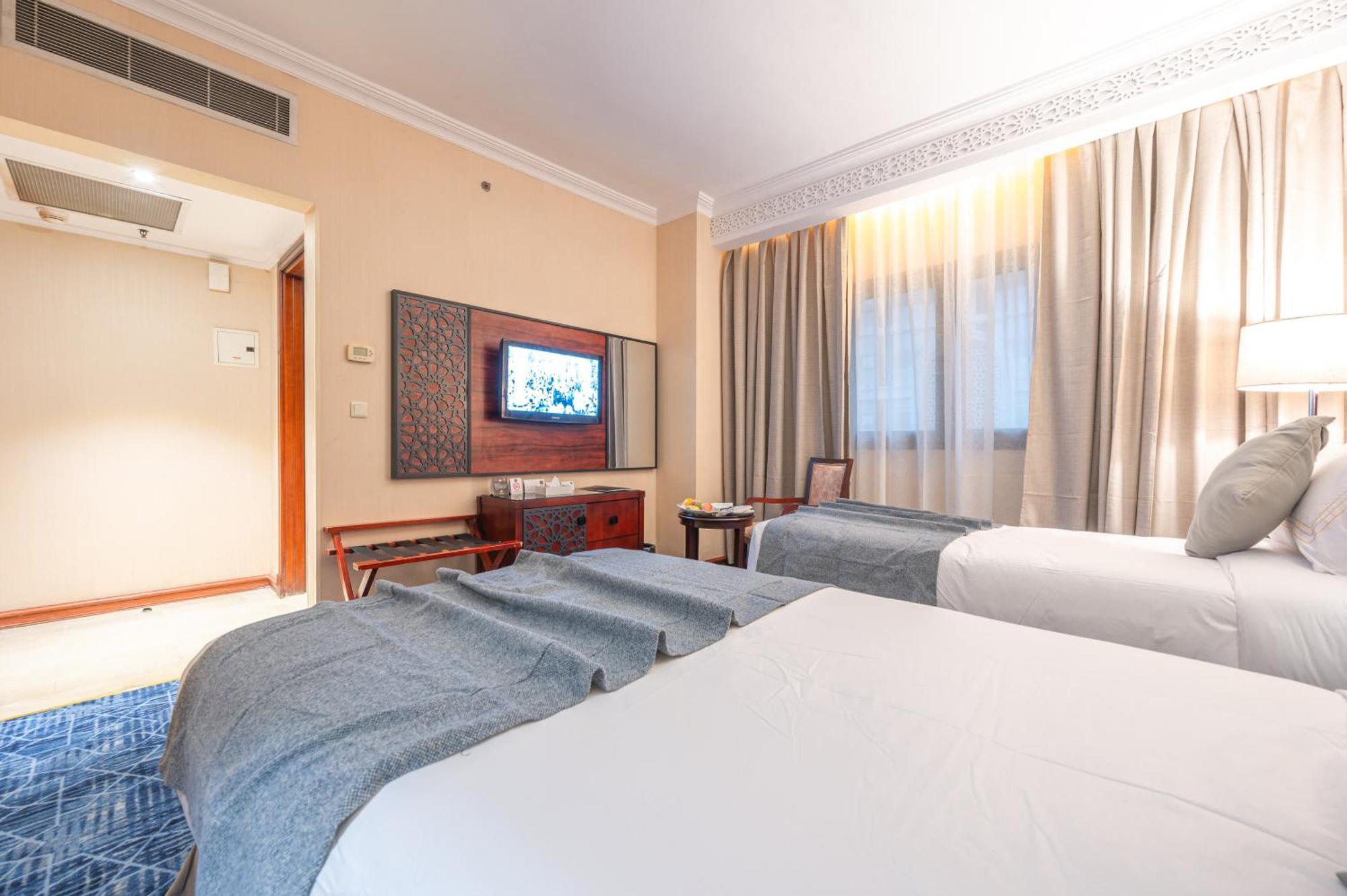 Shaza Regency Plaza Al Madinah Hotel Medina Exterior photo A room at the hotel
