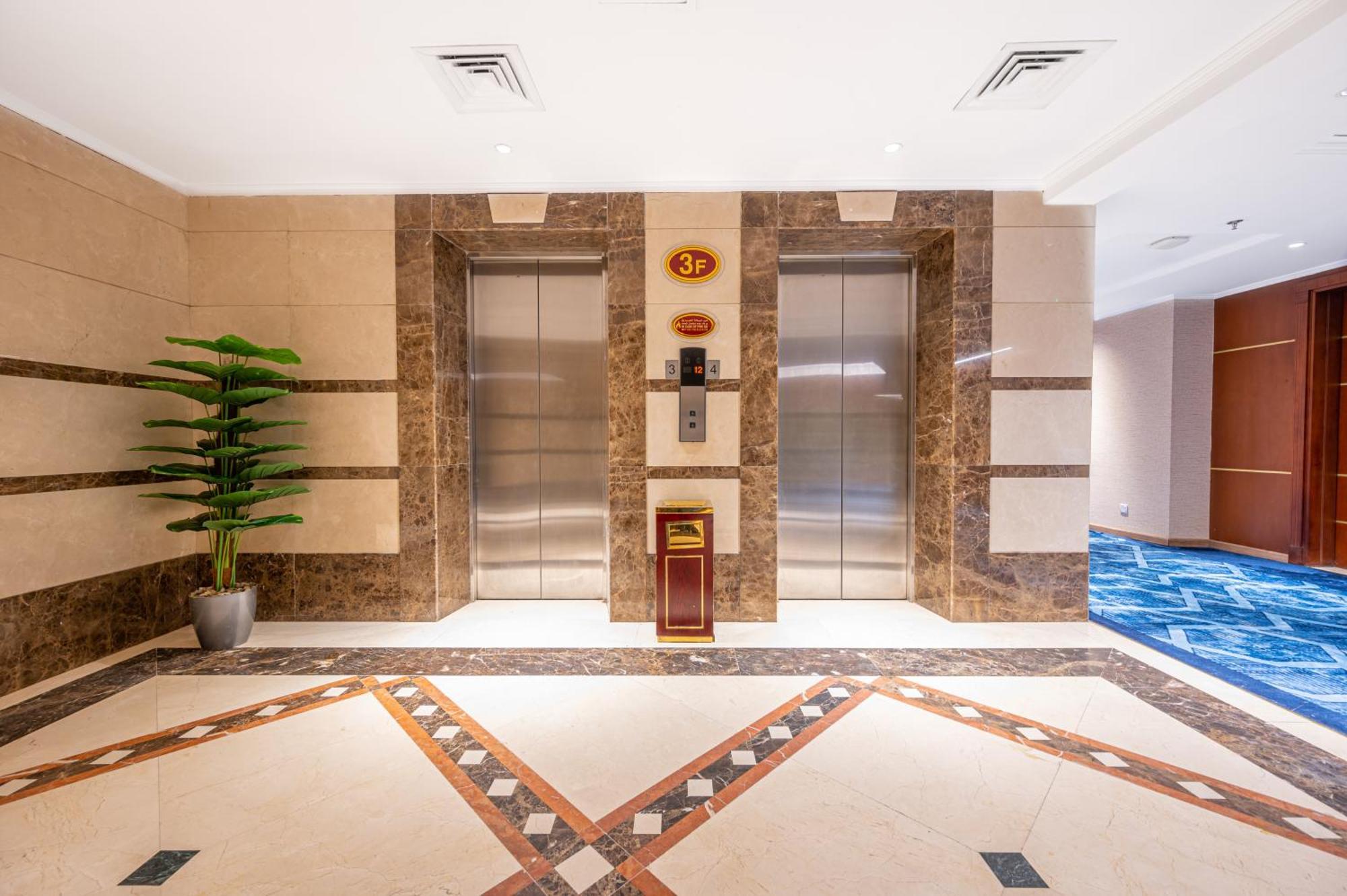 Shaza Regency Plaza Al Madinah Hotel Medina Exterior photo Elevators at the hotel