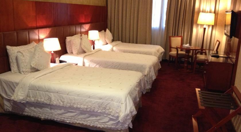 Shaza Regency Plaza Al Madinah Hotel Medina Exterior photo A room at the hotel