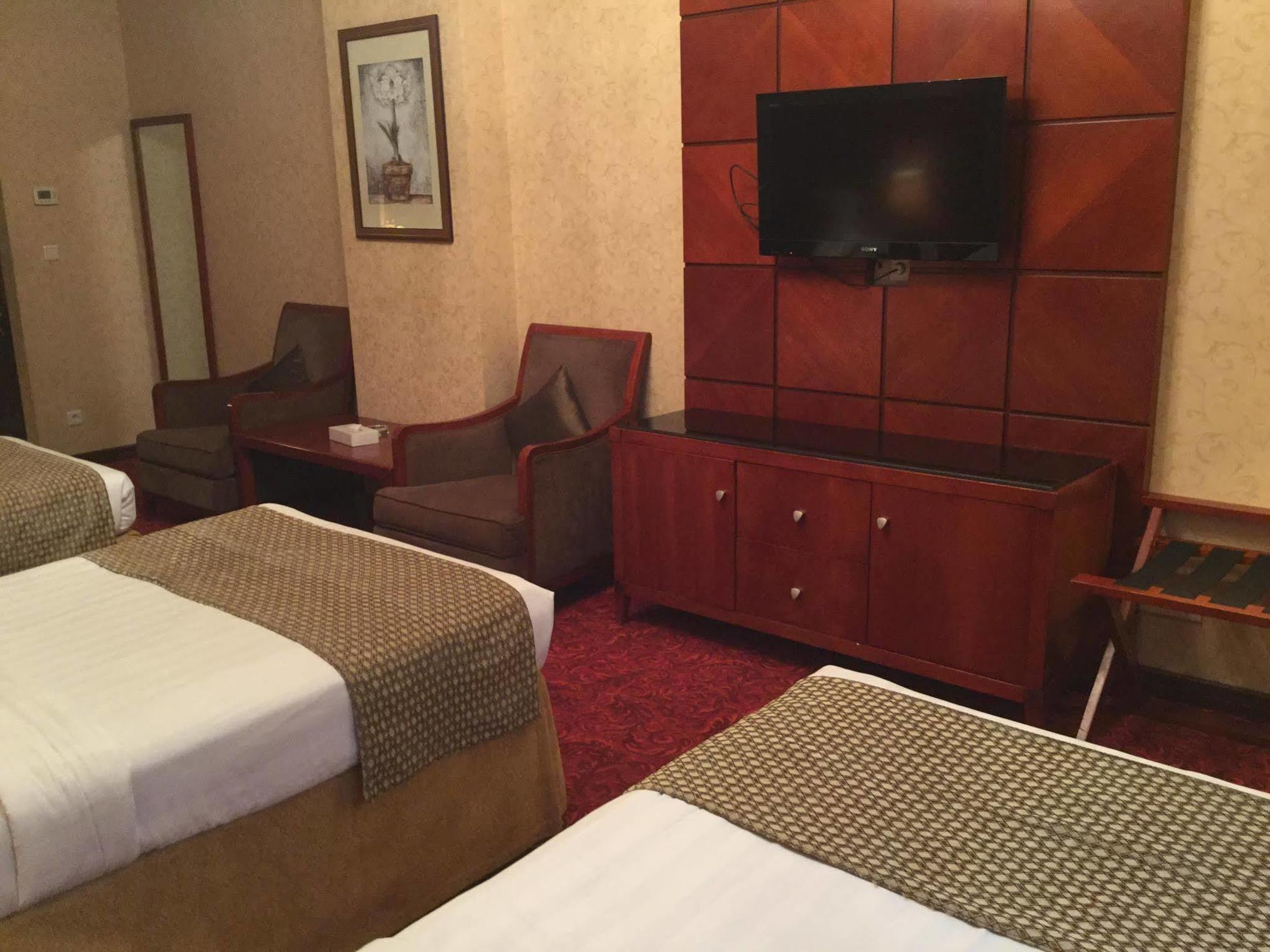 Shaza Regency Plaza Al Madinah Hotel Medina Exterior photo A room at the hotel